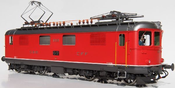 Fronttür, keine Lüftergitter, Griffstangen gelb, Sounddecoder, 2 Maxon Motoren, Panthografenantrieb